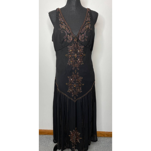 Elegant Black Embroidered Dress - Picture 2 of 15